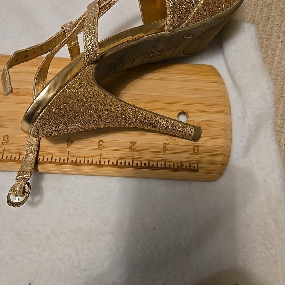 Fioni Gold Heels Size 7 - Picture 6 of 6
